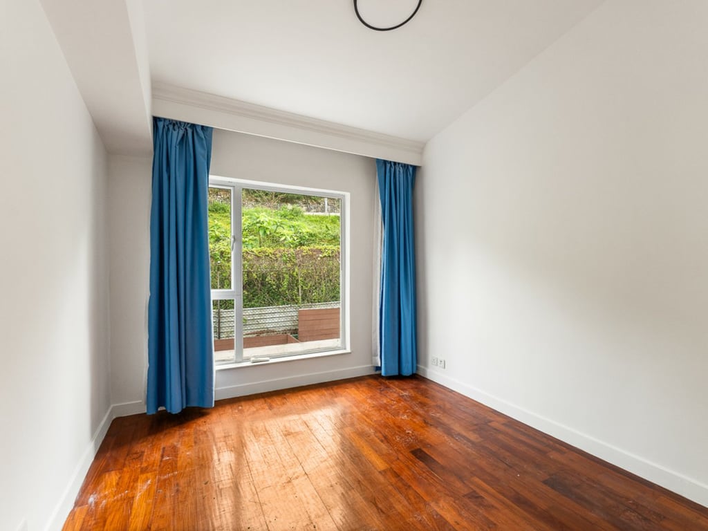 https://img.propertyraptor.com/cdn-cgi/imagedelivery/KD5bF_AFL0JDTbKLWF7z9g/ap8/ap8_001/hornet/prp/img/9cb1e8fbb6f513dcd2bc886adb6463c7-wtm.jpg/public