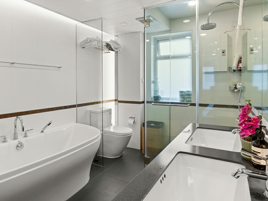 https://img.propertyraptor.com/cdn-cgi/imagedelivery/KD5bF_AFL0JDTbKLWF7z9g/ap8/ap8_001/hornet/prp/img/9cf98fa2466595f06a4cf6906f37168d.jpg/public