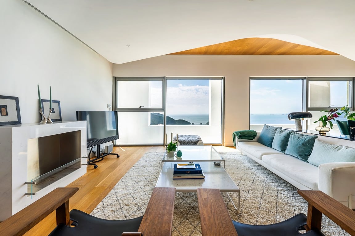 https://img.propertyraptor.com/cdn-cgi/imagedelivery/KD5bF_AFL0JDTbKLWF7z9g/ap8/ap8_001/hornet/prp/img/9d4bb7b2d0f11a754c4619a43f17a3a7-wtm.jpg/public