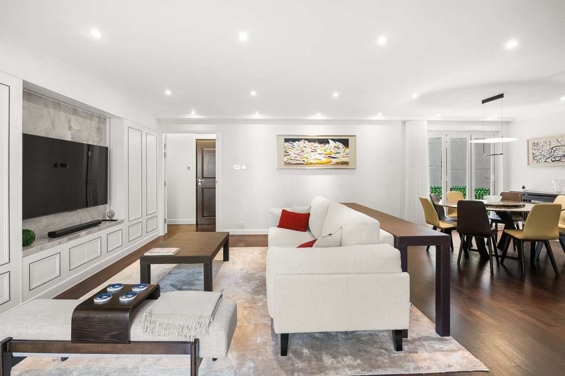 https://img.propertyraptor.com/cdn-cgi/imagedelivery/KD5bF_AFL0JDTbKLWF7z9g/ap8/ap8_001/hornet/prp/img/9d5739adedfce29bccedc1dc6186fd8a-wtm.jpg/public