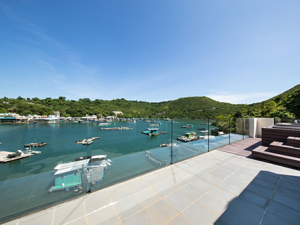 https://img.propertyraptor.com/cdn-cgi/imagedelivery/KD5bF_AFL0JDTbKLWF7z9g/ap8/ap8_001/hornet/prp/img/9d877ab9998cd97935669abdfe7c056e.jpg/public