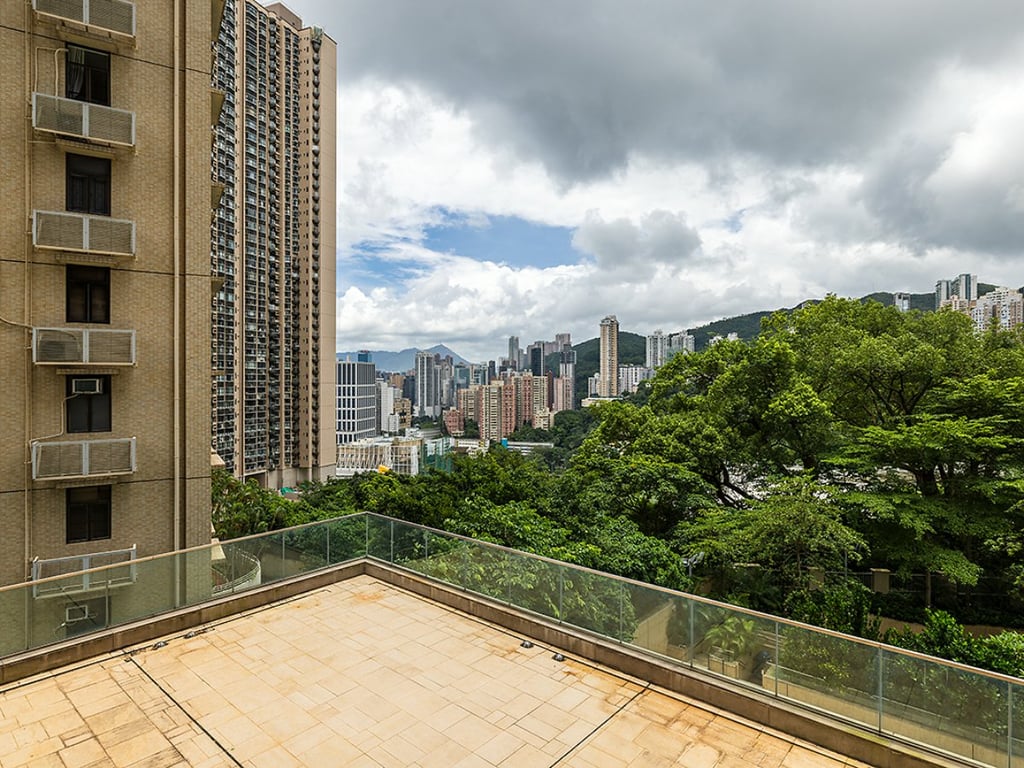 https://img.propertyraptor.com/cdn-cgi/imagedelivery/KD5bF_AFL0JDTbKLWF7z9g/ap8/ap8_001/hornet/prp/img/9d8aa520a021aea90c3d089f9119b383.jpg/public
