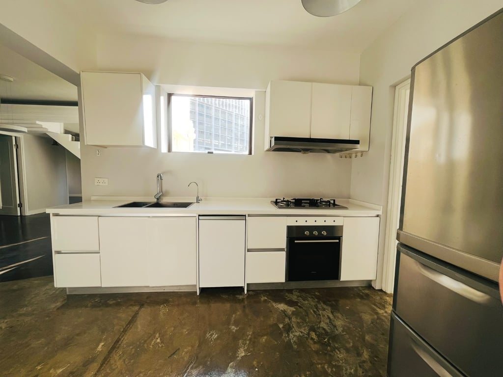 https://img.propertyraptor.com/cdn-cgi/imagedelivery/KD5bF_AFL0JDTbKLWF7z9g/ap8/ap8_001/hornet/prp/img/9dabdc4be8ecdf98c3b8d5479ceedce7-wtm.jpg/public