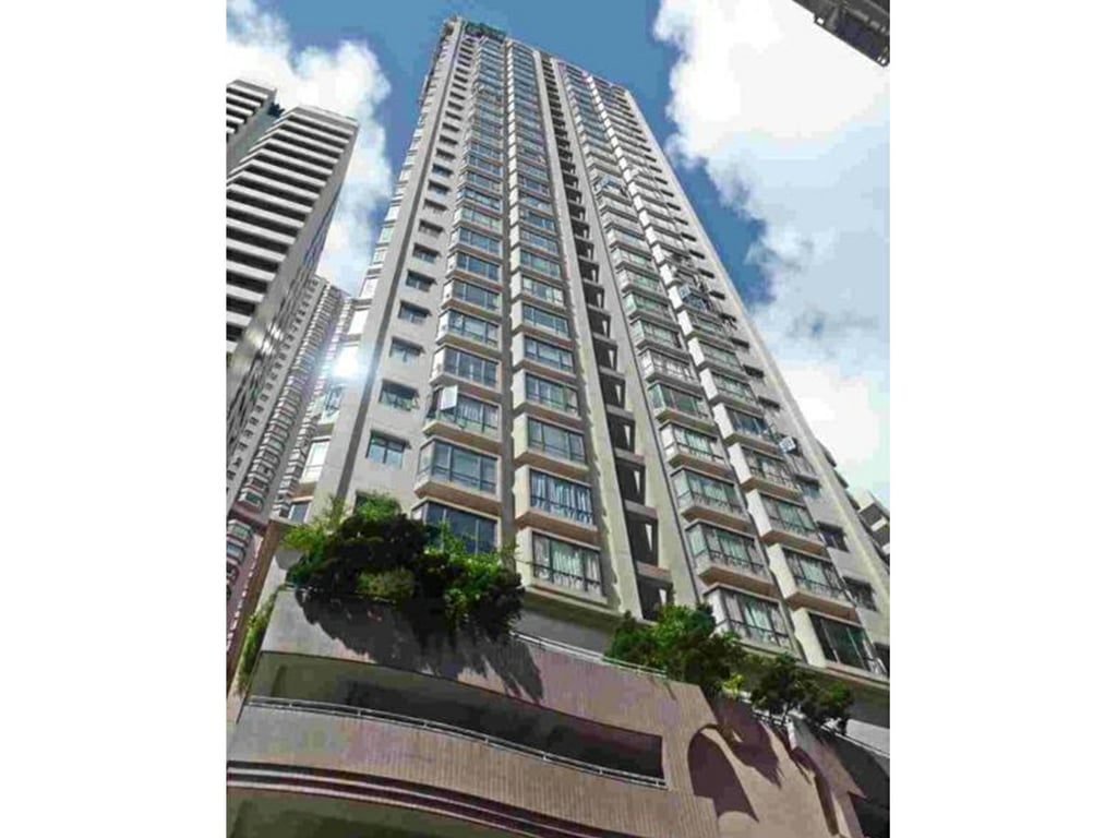 https://img.propertyraptor.com/cdn-cgi/imagedelivery/KD5bF_AFL0JDTbKLWF7z9g/ap8/ap8_001/hornet/prp/img/9dc67509d149d87aa52b939ff91e0472.jpg/public