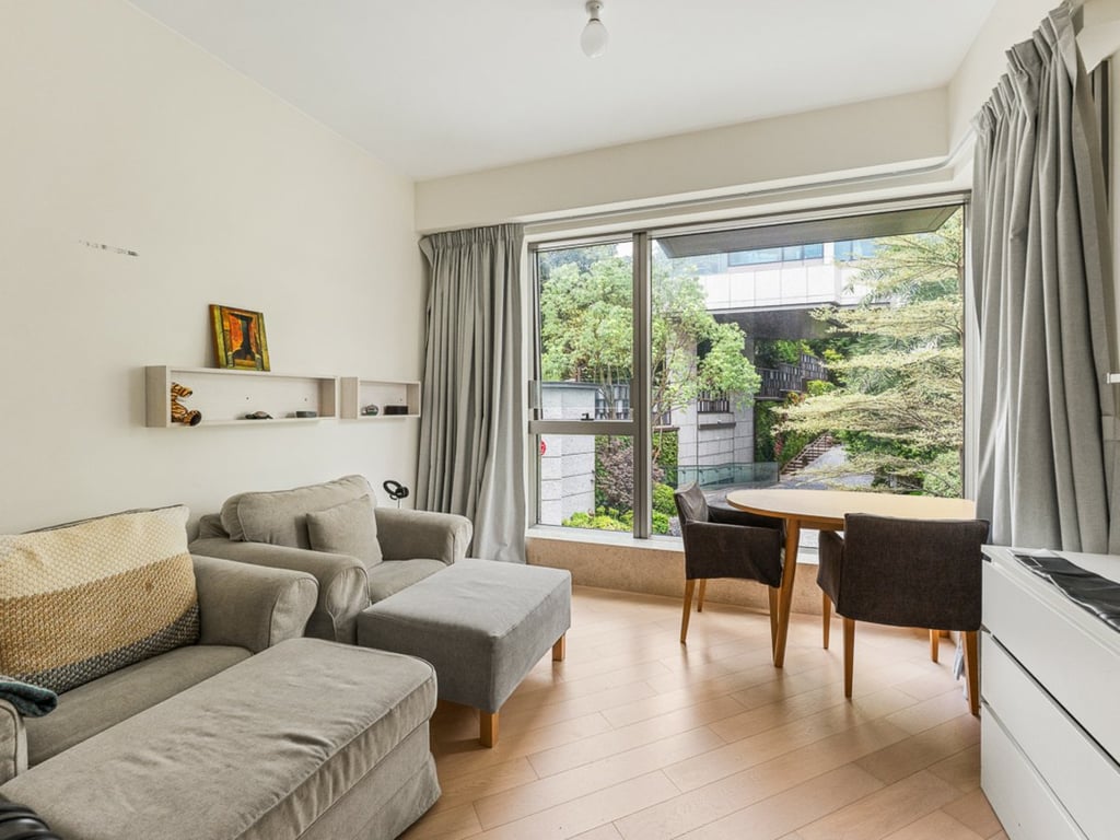 https://img.propertyraptor.com/cdn-cgi/imagedelivery/KD5bF_AFL0JDTbKLWF7z9g/ap8/ap8_001/hornet/prp/img/9dff57436a46f95fbd73de9e537382a6-wtm.jpg/public