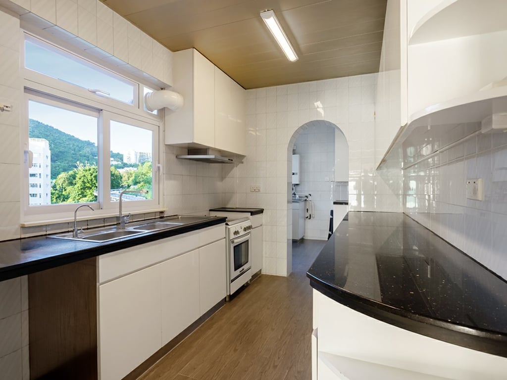 https://img.propertyraptor.com/cdn-cgi/imagedelivery/KD5bF_AFL0JDTbKLWF7z9g/ap8/ap8_001/hornet/prp/img/9e0e0a70b503ad2295e3f7a48fda50e9.jpg/public