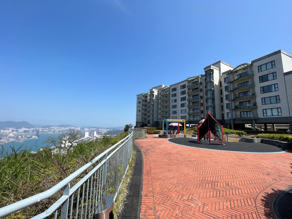 https://img.propertyraptor.com/cdn-cgi/imagedelivery/KD5bF_AFL0JDTbKLWF7z9g/ap8/ap8_001/hornet/prp/img/9e1006a212edf035c290d88da3238db0.jpg/public