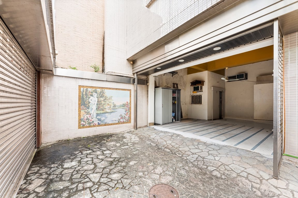 https://img.propertyraptor.com/cdn-cgi/imagedelivery/KD5bF_AFL0JDTbKLWF7z9g/ap8/ap8_001/hornet/prp/img/9e2e25dfae6848c17a92b60fd0f7a6b9-wtm.jpg/public