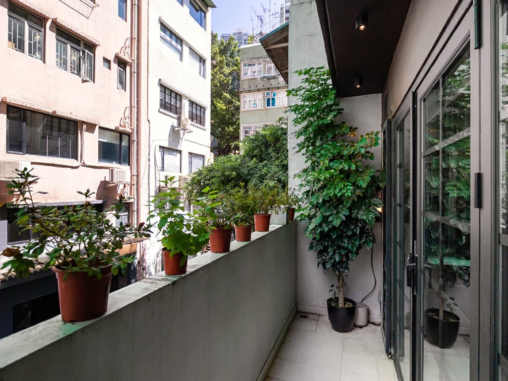 https://img.propertyraptor.com/cdn-cgi/imagedelivery/KD5bF_AFL0JDTbKLWF7z9g/ap8/ap8_001/hornet/prp/img/9e6d9de8a06d5b4c10f427f9ac30d48a.jpg/public