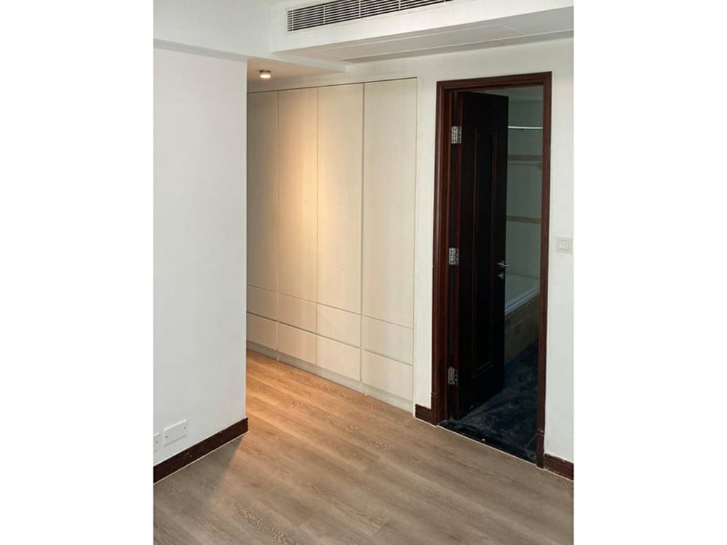 https://img.propertyraptor.com/cdn-cgi/imagedelivery/KD5bF_AFL0JDTbKLWF7z9g/ap8/ap8_001/hornet/prp/img/9e72e5a08924ee42d9507a8afe462082.jpg/public