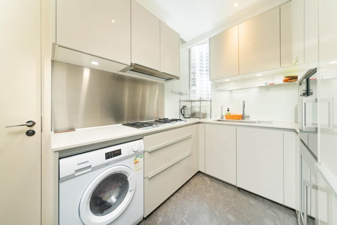 https://img.propertyraptor.com/cdn-cgi/imagedelivery/KD5bF_AFL0JDTbKLWF7z9g/ap8/ap8_001/hornet/prp/img/9e72eeab6b288aeb48d663726da9f191-wtm.jpg/public
