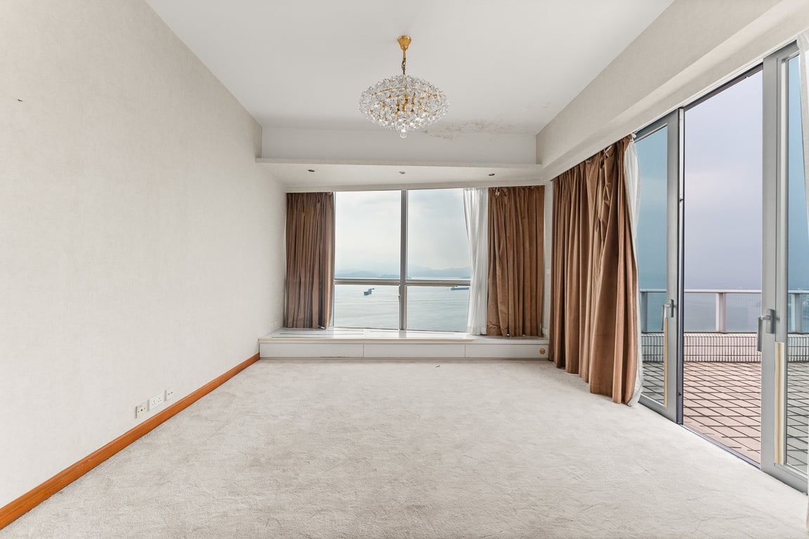 https://img.propertyraptor.com/cdn-cgi/imagedelivery/KD5bF_AFL0JDTbKLWF7z9g/ap8/ap8_001/hornet/prp/img/9ea345f19093086a2996958b51adf965-wtm.jpg/public