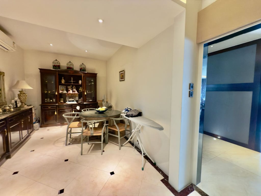 https://img.propertyraptor.com/cdn-cgi/imagedelivery/KD5bF_AFL0JDTbKLWF7z9g/ap8/ap8_001/hornet/prp/img/9efd9244d47fbd862bd19a6ef7a9870a-wtm.jpg/public
