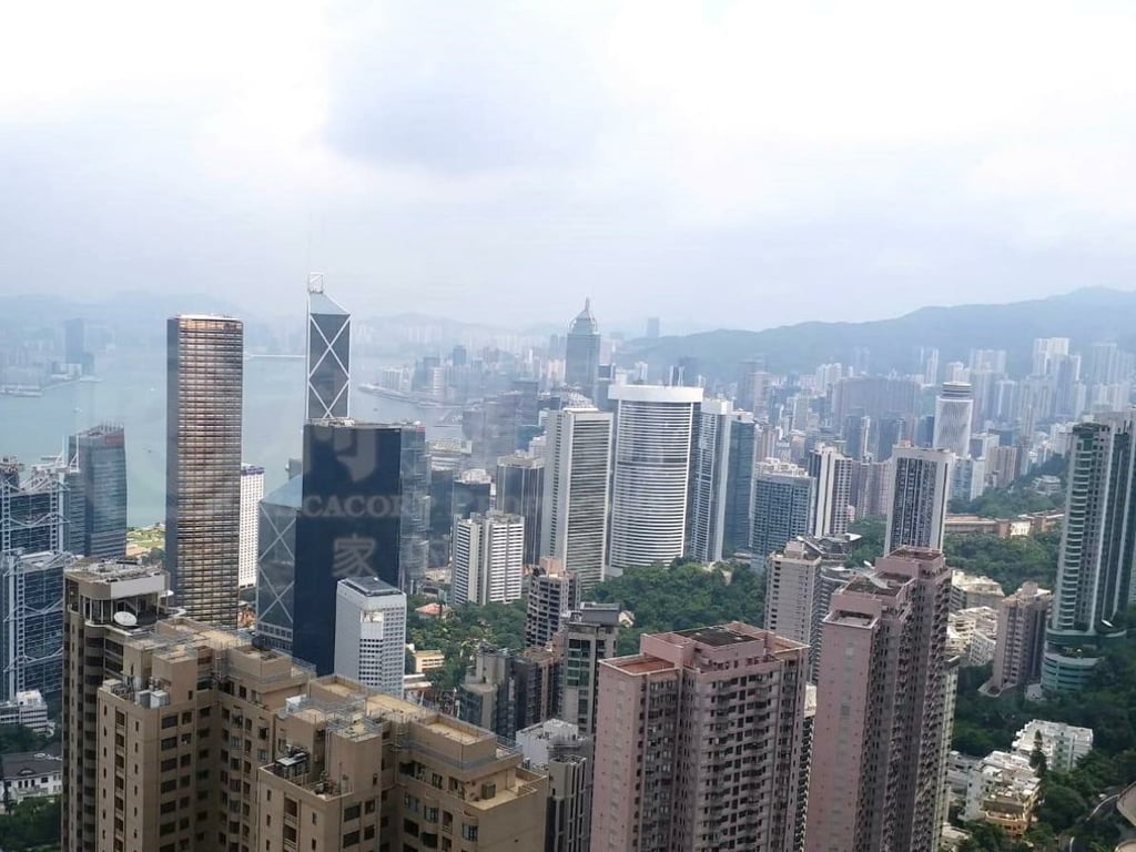https://img.propertyraptor.com/cdn-cgi/imagedelivery/KD5bF_AFL0JDTbKLWF7z9g/ap8/ap8_001/hornet/prp/img/9f028dac98f00e2a69ad6fe4caca3e85.jpg/public