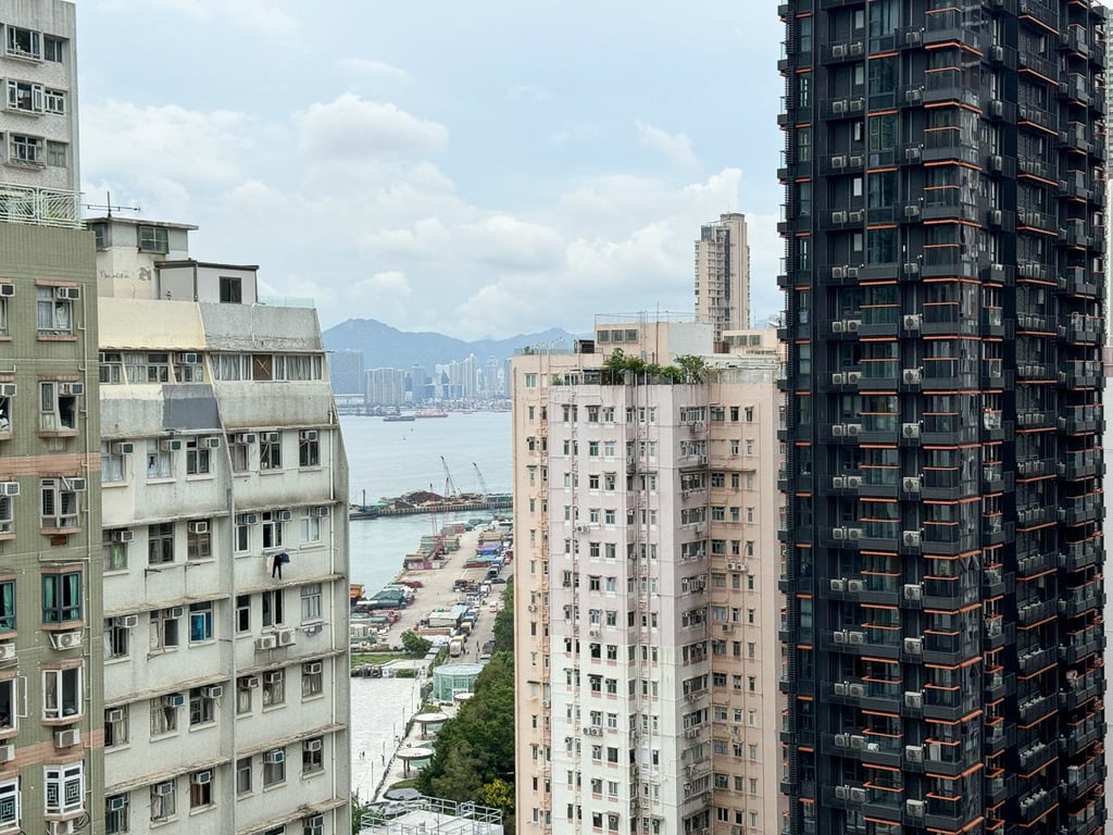 https://img.propertyraptor.com/cdn-cgi/imagedelivery/KD5bF_AFL0JDTbKLWF7z9g/ap8/ap8_001/hornet/prp/img/9f1453de598e4e9c13f4596c27f8f655-wtm.jpg/public