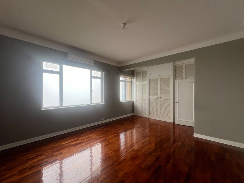 https://img.propertyraptor.com/cdn-cgi/imagedelivery/KD5bF_AFL0JDTbKLWF7z9g/ap8/ap8_001/hornet/prp/img/9f17a62b38507d6a7ab235c0a8733691.jpg/public