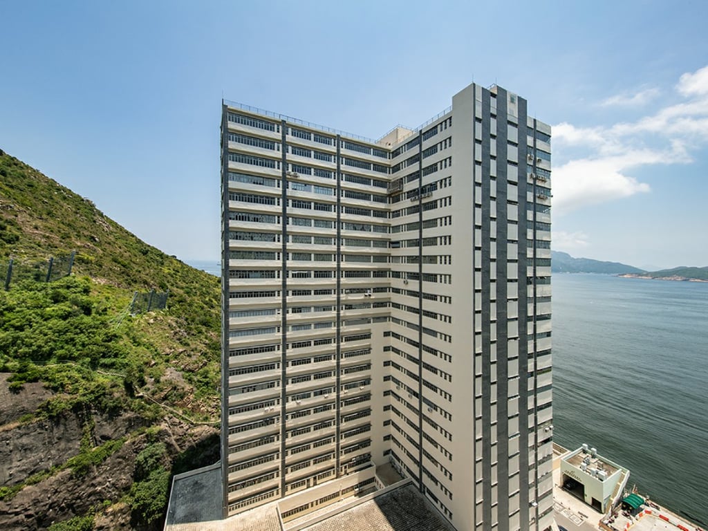 https://img.propertyraptor.com/cdn-cgi/imagedelivery/KD5bF_AFL0JDTbKLWF7z9g/ap8/ap8_001/hornet/prp/img/9fb3135847e37a8807544fc487f8ad15.jpg/public