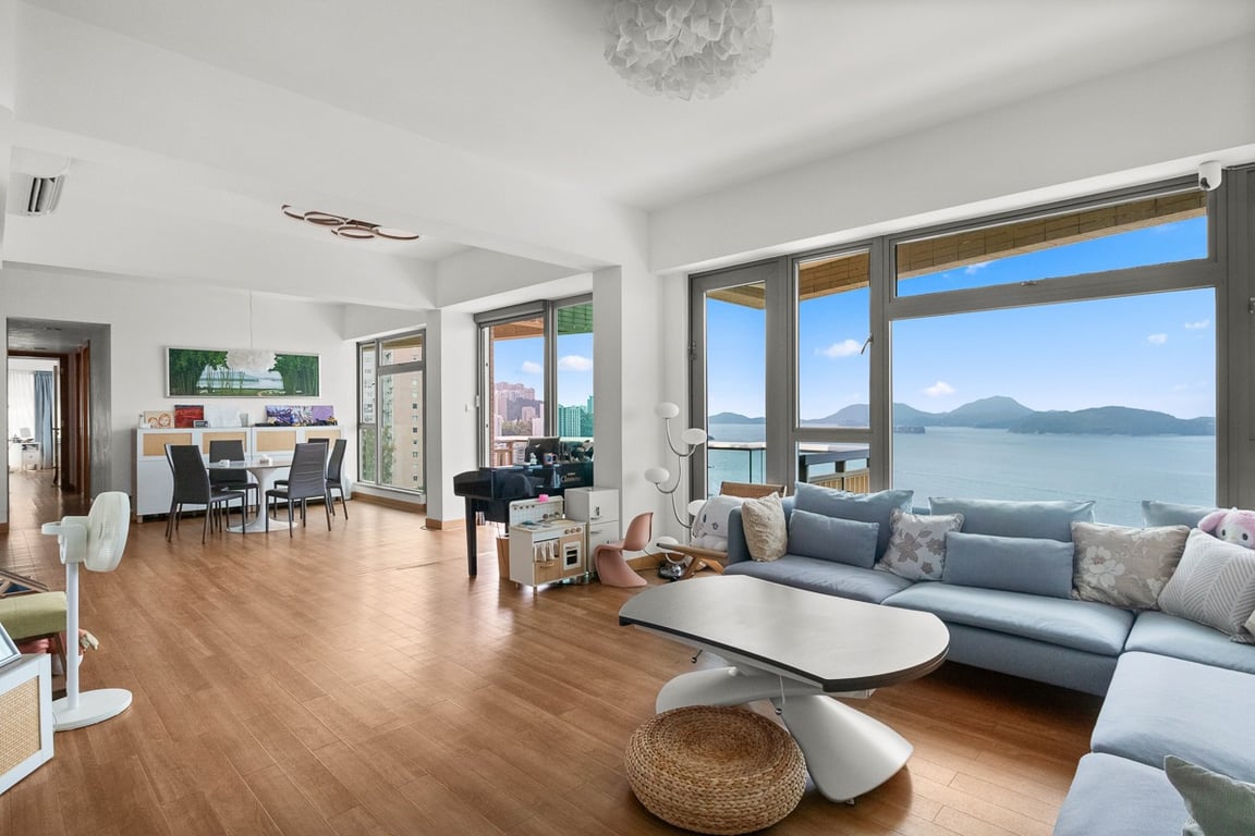https://img.propertyraptor.com/cdn-cgi/imagedelivery/KD5bF_AFL0JDTbKLWF7z9g/ap8/ap8_001/hornet/prp/img/9fb7c7b82fc033a319b40e7878db5011-wtm.jpg/public