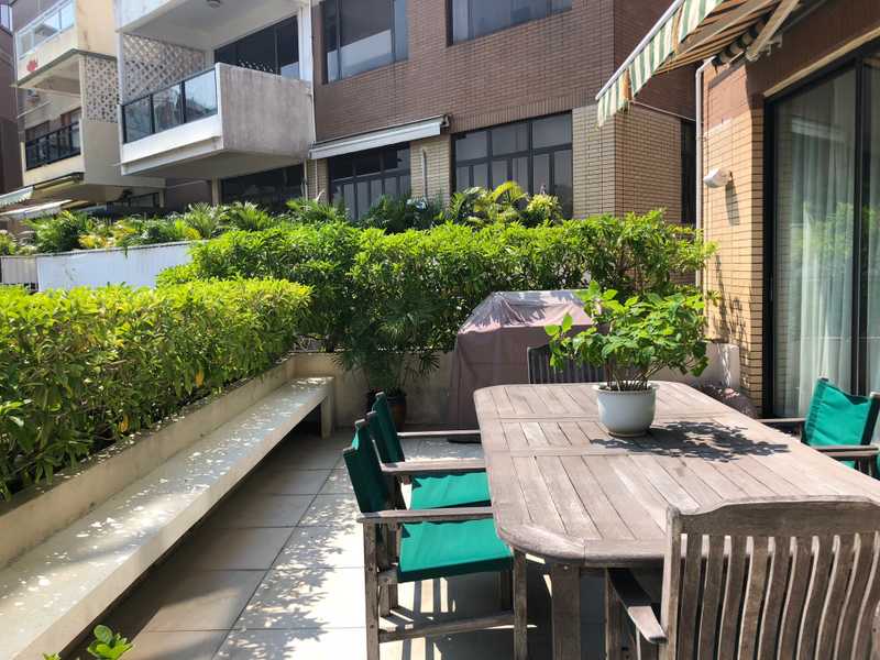 https://img.propertyraptor.com/cdn-cgi/imagedelivery/KD5bF_AFL0JDTbKLWF7z9g/ap8/ap8_001/hornet/prp/img/9fca34b064dfec1cea004744af1b8df8.jpg/public