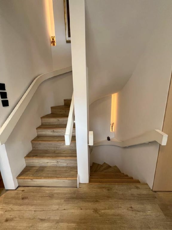 https://img.propertyraptor.com/cdn-cgi/imagedelivery/KD5bF_AFL0JDTbKLWF7z9g/ap8/ap8_001/hornet/prp/img/9fce171829a6079bef92114659879699-wtm.jpg/public