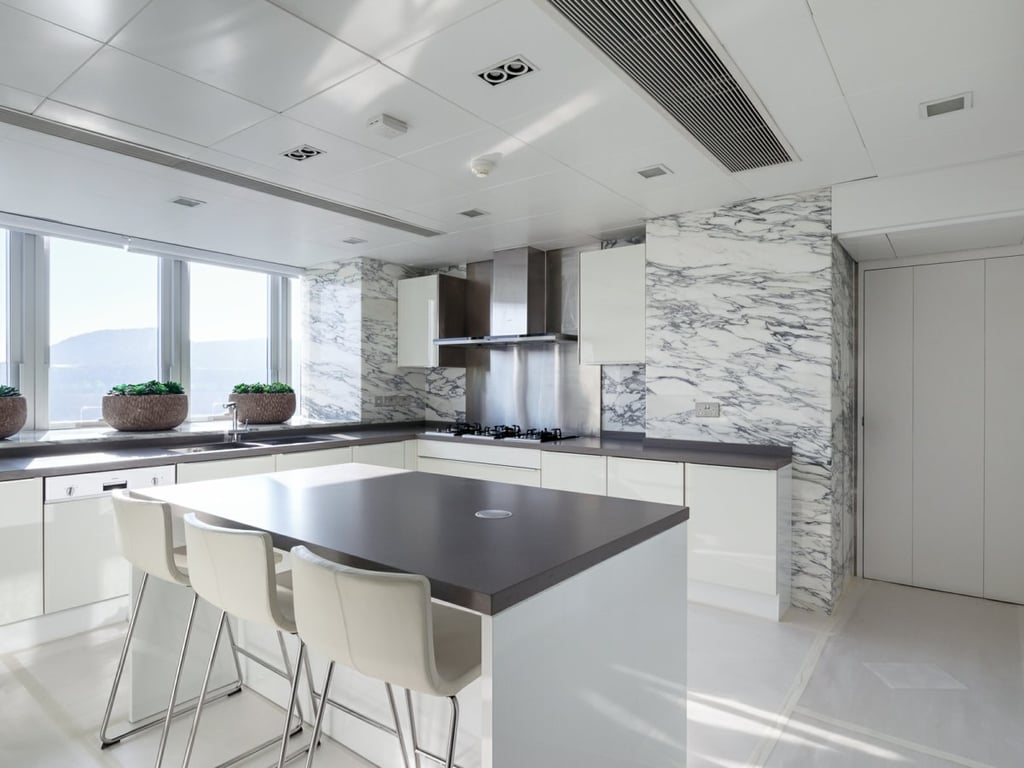 https://img.propertyraptor.com/cdn-cgi/imagedelivery/KD5bF_AFL0JDTbKLWF7z9g/ap8/ap8_001/hornet/prp/img/a019f0e7e9464bb6e339fc110fb4c03b.jpg/public
