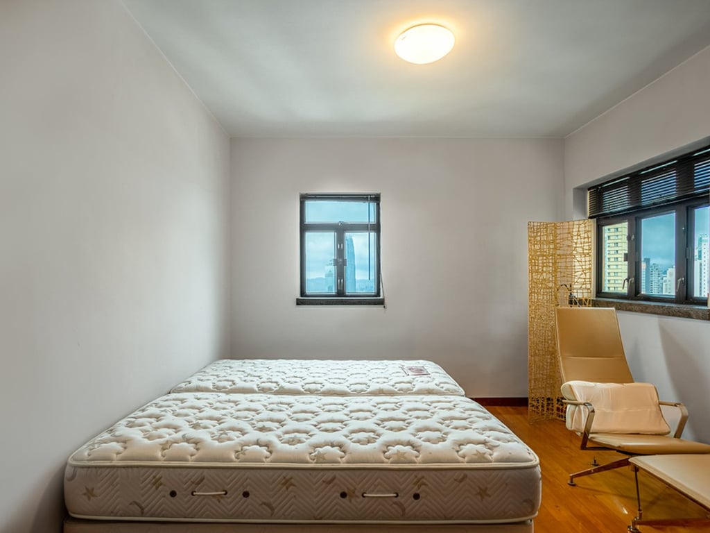 https://img.propertyraptor.com/cdn-cgi/imagedelivery/KD5bF_AFL0JDTbKLWF7z9g/ap8/ap8_001/hornet/prp/img/a01b94fcca81a660c5d0e89182479b02.jpg/public