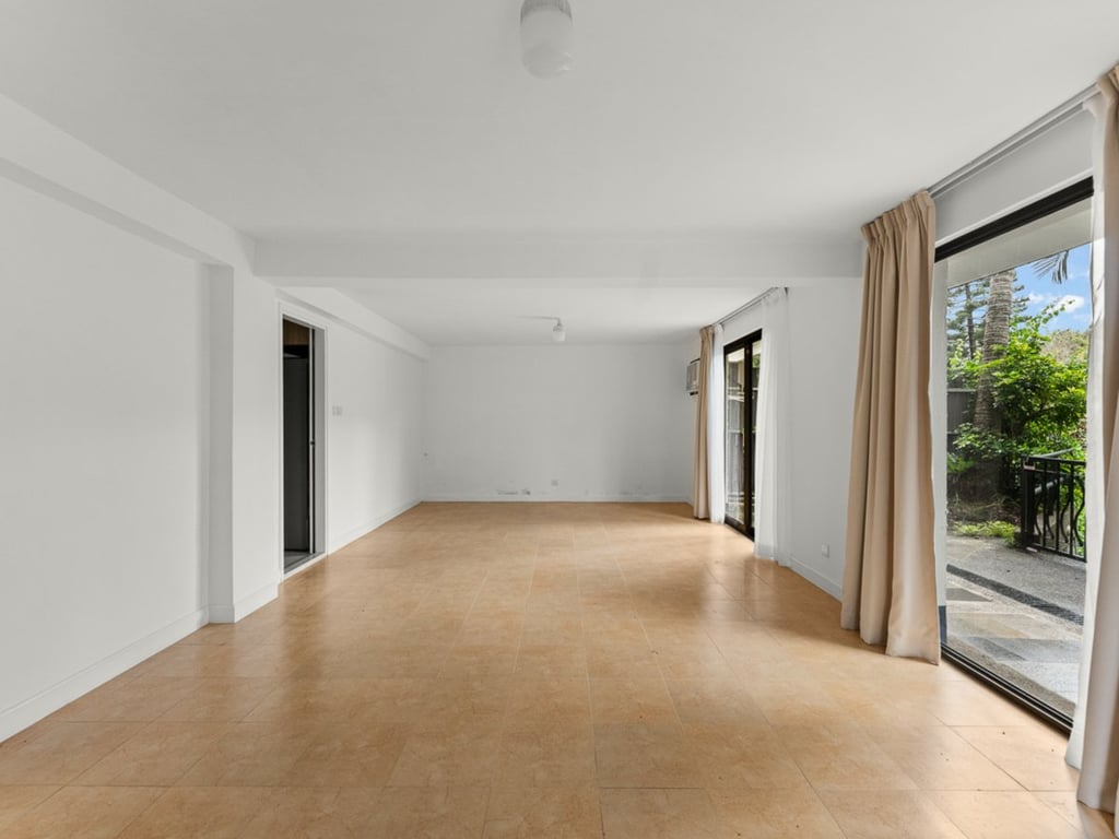 https://img.propertyraptor.com/cdn-cgi/imagedelivery/KD5bF_AFL0JDTbKLWF7z9g/ap8/ap8_001/hornet/prp/img/a0417bc9a17c7701cacd0e96fb92479f-wtm.jpg/public