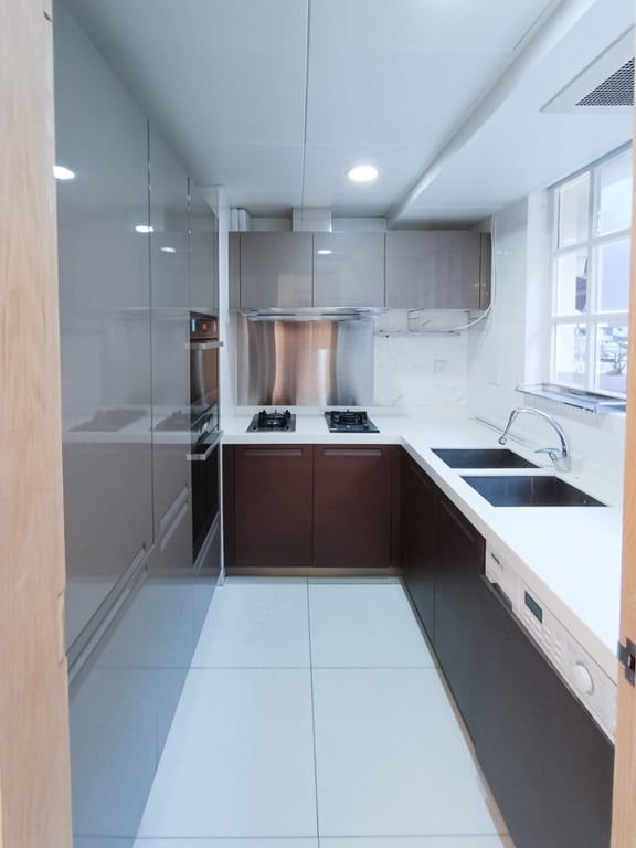 https://img.propertyraptor.com/cdn-cgi/imagedelivery/KD5bF_AFL0JDTbKLWF7z9g/ap8/ap8_001/hornet/prp/img/a05e9071cbd02ae49fdf5d1f1a235f35-wtm.jpg/public
