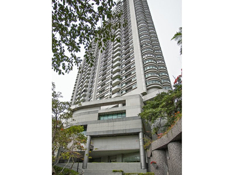 https://img.propertyraptor.com/cdn-cgi/imagedelivery/KD5bF_AFL0JDTbKLWF7z9g/ap8/ap8_001/hornet/prp/img/a089ea9b25043360be644e198c225af7.jpg/public