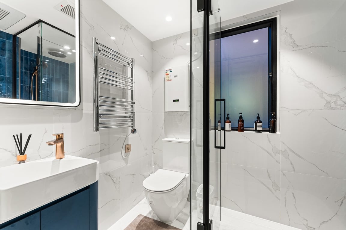 https://img.propertyraptor.com/cdn-cgi/imagedelivery/KD5bF_AFL0JDTbKLWF7z9g/ap8/ap8_001/hornet/prp/img/a08df091679673954a639e6707535613-wtm.jpg/public
