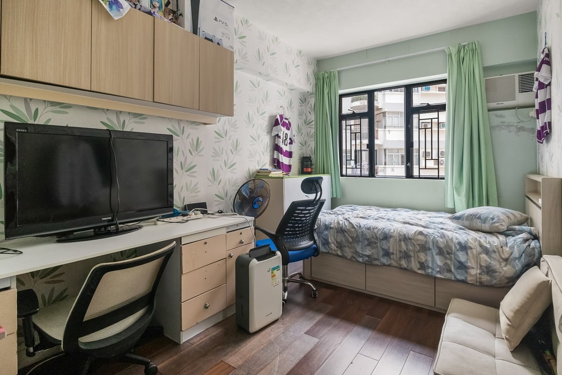 https://img.propertyraptor.com/cdn-cgi/imagedelivery/KD5bF_AFL0JDTbKLWF7z9g/ap8/ap8_001/hornet/prp/img/a0b20d5c2aa851e59d21d5f9b9d2a47c-wtm.jpg/public