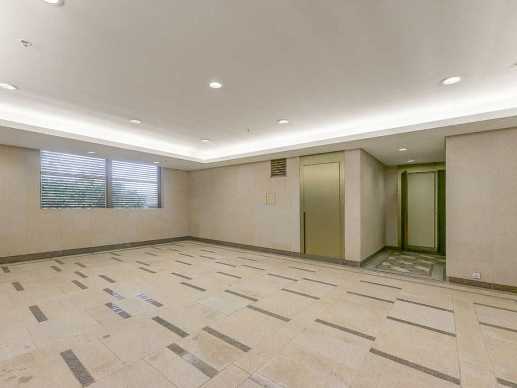 https://img.propertyraptor.com/cdn-cgi/imagedelivery/KD5bF_AFL0JDTbKLWF7z9g/ap8/ap8_001/hornet/prp/img/a0b5b57d4a055b1dc354f737e93a334d.jpg/public