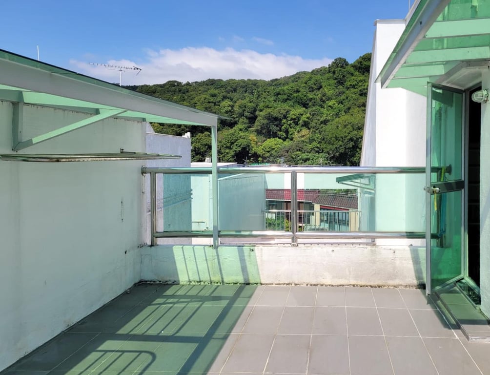 https://img.propertyraptor.com/cdn-cgi/imagedelivery/KD5bF_AFL0JDTbKLWF7z9g/ap8/ap8_001/hornet/prp/img/a0c406e54e572c7b119a5459571d76c7-wtm.jpg/public
