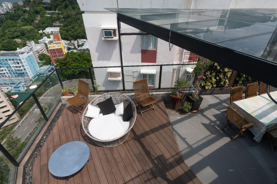 https://img.propertyraptor.com/cdn-cgi/imagedelivery/KD5bF_AFL0JDTbKLWF7z9g/ap8/ap8_001/hornet/prp/img/a0ff4b0c4244bdb73d0c3962ab657a41-wtm.jpg/public