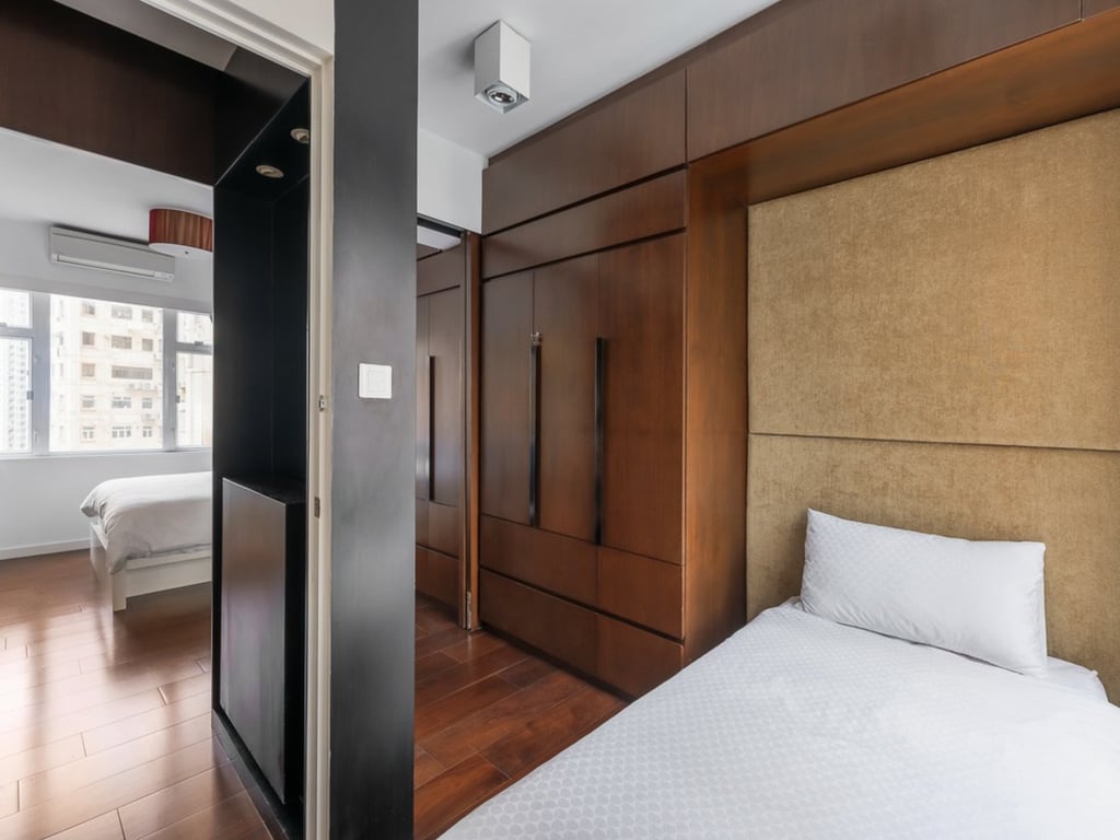 https://img.propertyraptor.com/cdn-cgi/imagedelivery/KD5bF_AFL0JDTbKLWF7z9g/ap8/ap8_001/hornet/prp/img/a105a71c69a7b5757fb45a0979104ae5.jpg/public