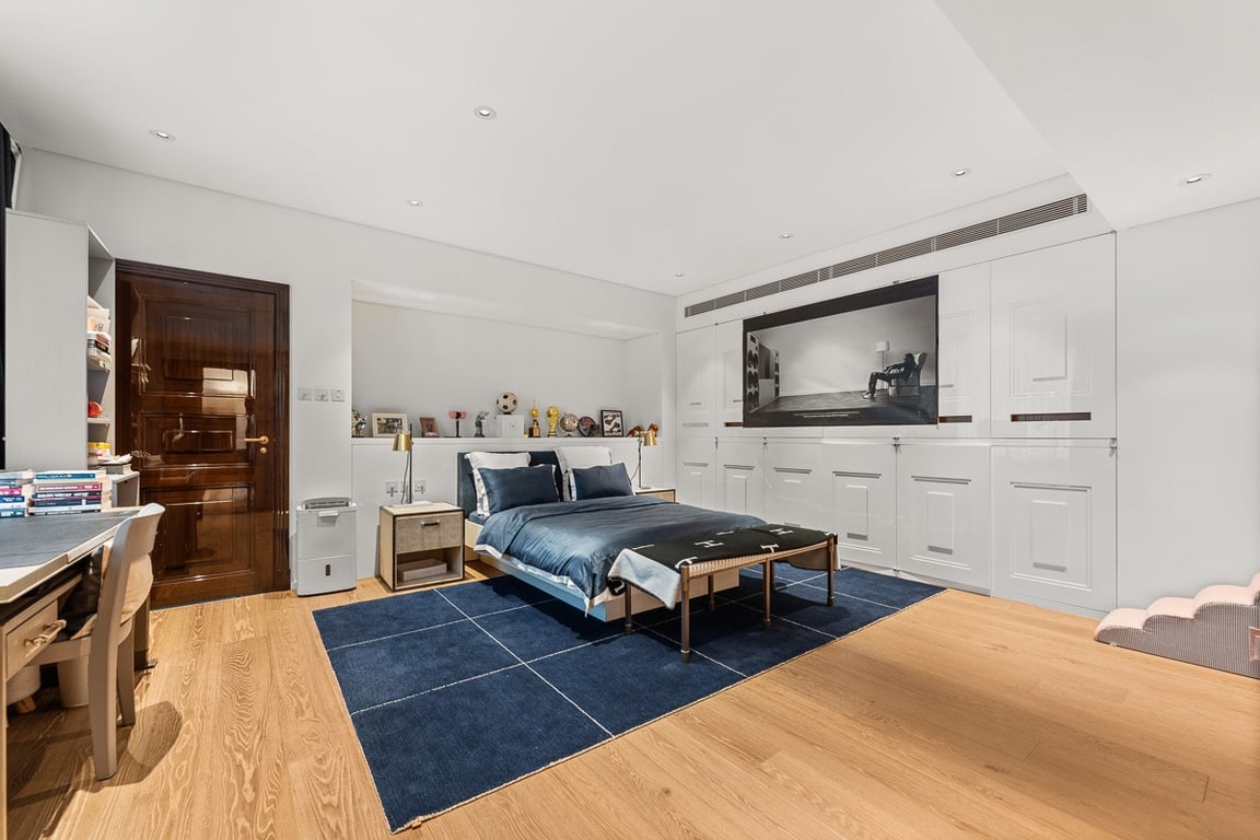 https://img.propertyraptor.com/cdn-cgi/imagedelivery/KD5bF_AFL0JDTbKLWF7z9g/ap8/ap8_001/hornet/prp/img/a111ff159ddc9f36e588a9f4fa2b216f-wtm.jpg/public
