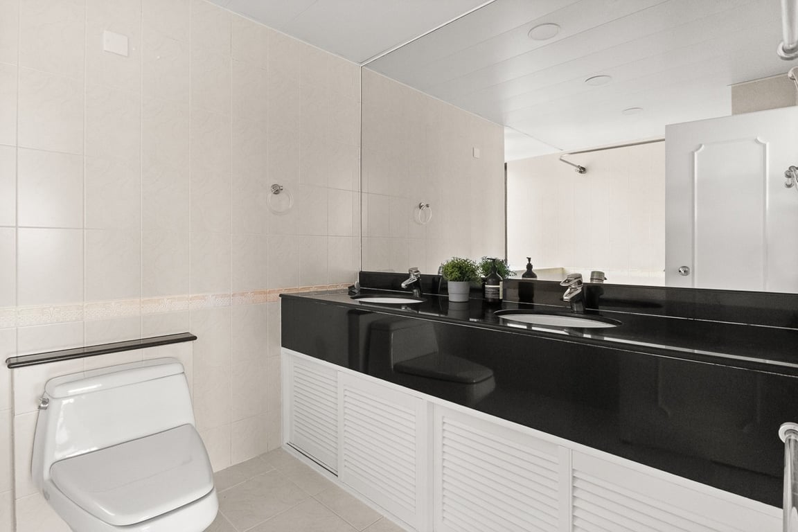 https://img.propertyraptor.com/cdn-cgi/imagedelivery/KD5bF_AFL0JDTbKLWF7z9g/ap8/ap8_001/hornet/prp/img/a16986b2f26c0a5f33d0a40c5b2a7768-wtm.jpg/public