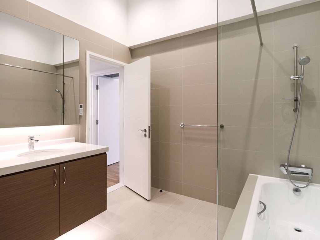 https://img.propertyraptor.com/cdn-cgi/imagedelivery/KD5bF_AFL0JDTbKLWF7z9g/ap8/ap8_001/hornet/prp/img/a169914e1c37825c37b764ed60eb1b6a.jpg/public