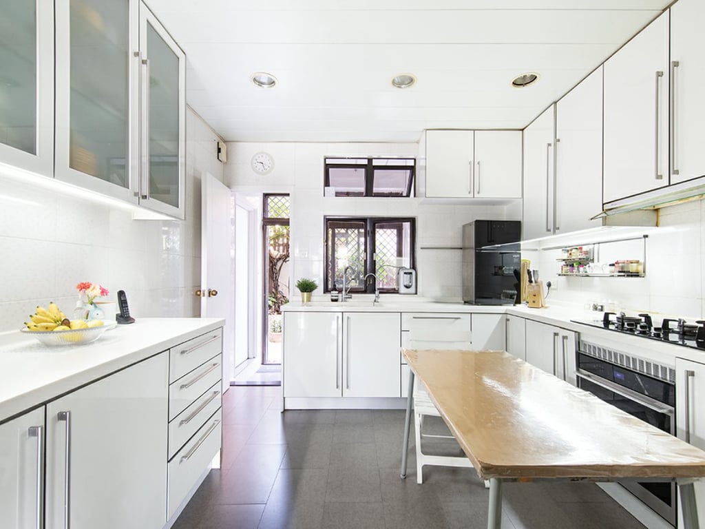 https://img.propertyraptor.com/cdn-cgi/imagedelivery/KD5bF_AFL0JDTbKLWF7z9g/ap8/ap8_001/hornet/prp/img/a178bef77130ae1a6fa655be9ca06d43.jpg/public