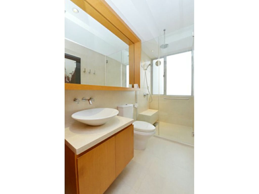 https://img.propertyraptor.com/cdn-cgi/imagedelivery/KD5bF_AFL0JDTbKLWF7z9g/ap8/ap8_001/hornet/prp/img/a18b4b890eb40551ccb41adf7a641b1a.jpg/public