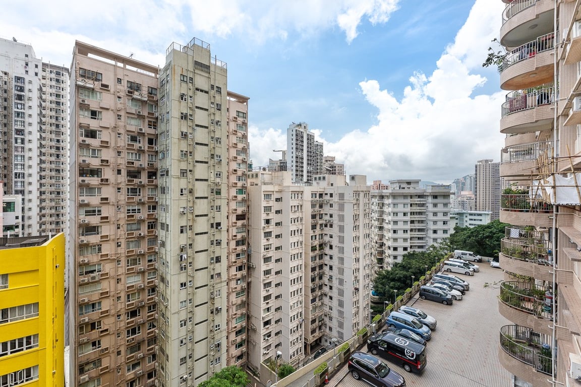 https://img.propertyraptor.com/cdn-cgi/imagedelivery/KD5bF_AFL0JDTbKLWF7z9g/ap8/ap8_001/hornet/prp/img/a1b6a8a49ebc61afb92f6e2f2708cdd1-wtm.jpg/public