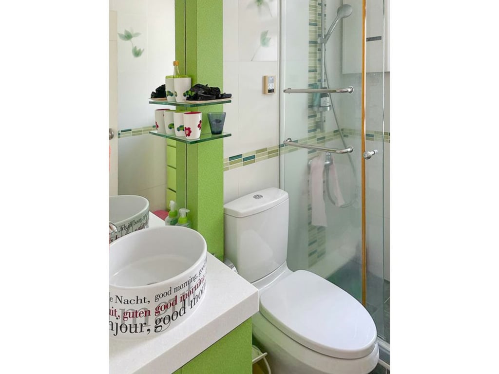 https://img.propertyraptor.com/cdn-cgi/imagedelivery/KD5bF_AFL0JDTbKLWF7z9g/ap8/ap8_001/hornet/prp/img/a1d354e75904e5ac142472db45c66b0f.jpg/public
