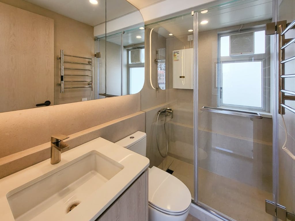 https://img.propertyraptor.com/cdn-cgi/imagedelivery/KD5bF_AFL0JDTbKLWF7z9g/ap8/ap8_001/hornet/prp/img/a1e048b514aa07b593c1e960bdc3863d-wtm.jpg/public
