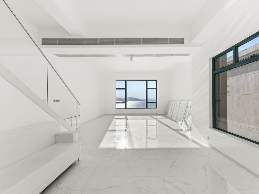 https://img.propertyraptor.com/cdn-cgi/imagedelivery/KD5bF_AFL0JDTbKLWF7z9g/ap8/ap8_001/hornet/prp/img/a26dbcd7e8511d39308389ed169bd4b7.jpg/public