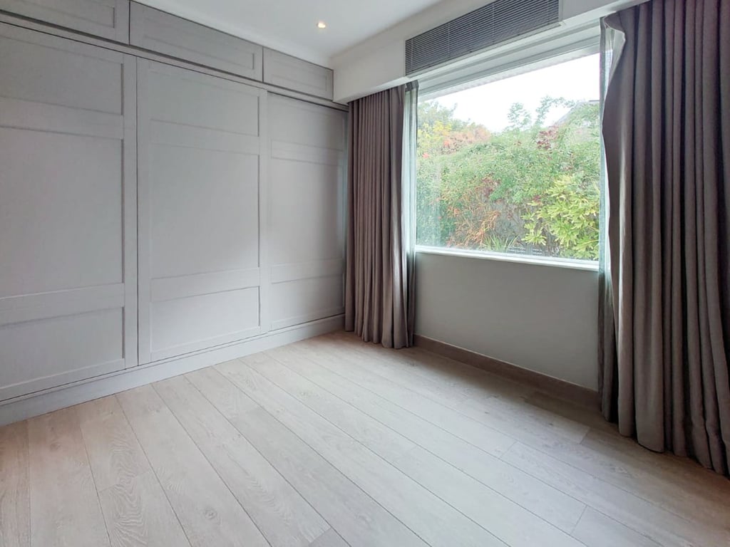 https://img.propertyraptor.com/cdn-cgi/imagedelivery/KD5bF_AFL0JDTbKLWF7z9g/ap8/ap8_001/hornet/prp/img/a2ba0bec577101df721f7eeb8fc525c2.jpg/public