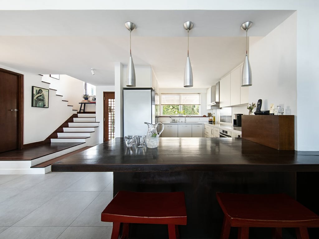 https://img.propertyraptor.com/cdn-cgi/imagedelivery/KD5bF_AFL0JDTbKLWF7z9g/ap8/ap8_001/hornet/prp/img/a2c354aa6857f08379e0e429fd5123f1.jpg/public