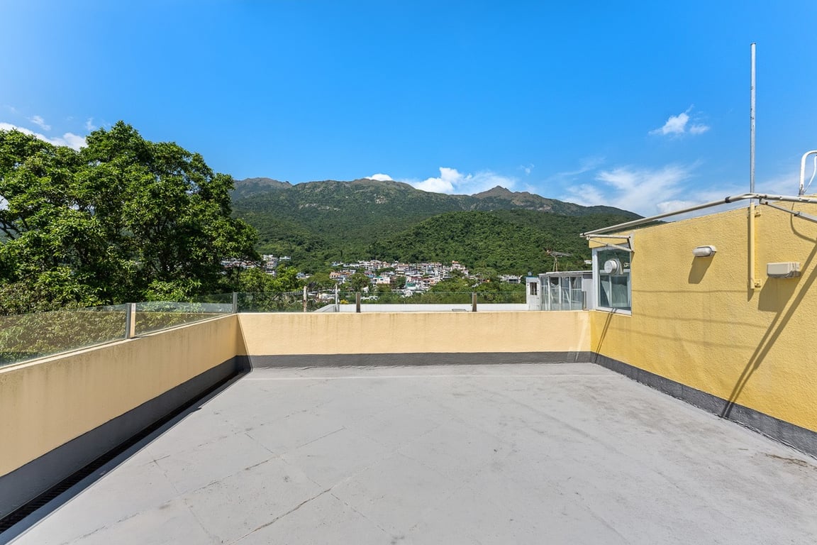 https://img.propertyraptor.com/cdn-cgi/imagedelivery/KD5bF_AFL0JDTbKLWF7z9g/ap8/ap8_001/hornet/prp/img/a2d17618940ce625595162105568a34f-wtm.jpg/public