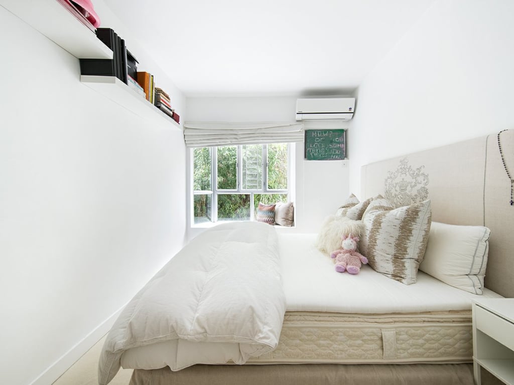 https://img.propertyraptor.com/cdn-cgi/imagedelivery/KD5bF_AFL0JDTbKLWF7z9g/ap8/ap8_001/hornet/prp/img/a301a164e833ccd52831225c3e52624b.jpg/public