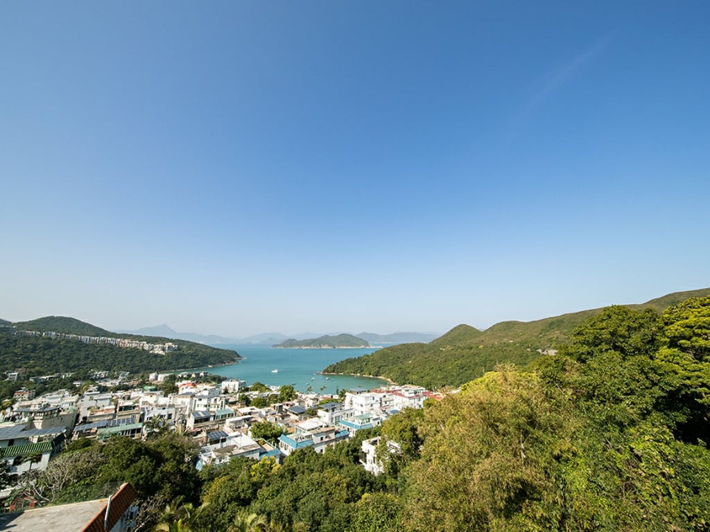 https://img.propertyraptor.com/cdn-cgi/imagedelivery/KD5bF_AFL0JDTbKLWF7z9g/ap8/ap8_001/hornet/prp/img/a304da95ba4c93277c11e618c77c83f6.jpg/public
