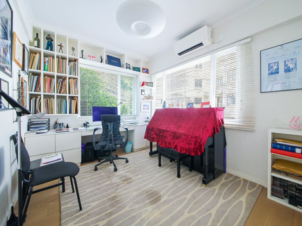 https://img.propertyraptor.com/cdn-cgi/imagedelivery/KD5bF_AFL0JDTbKLWF7z9g/ap8/ap8_001/hornet/prp/img/a3293126faa074aab8929ca6f62b5847-wtm.jpg/public